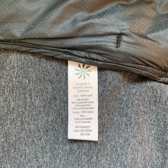 Athleta Vail Vest Black Grey Small Semi-Fitted PrimaLoft Eco Polyester travel - Picture 7 of 12